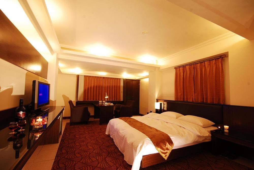 The Enterpriser Hotel Đài Trung Ngoại thất bức ảnh