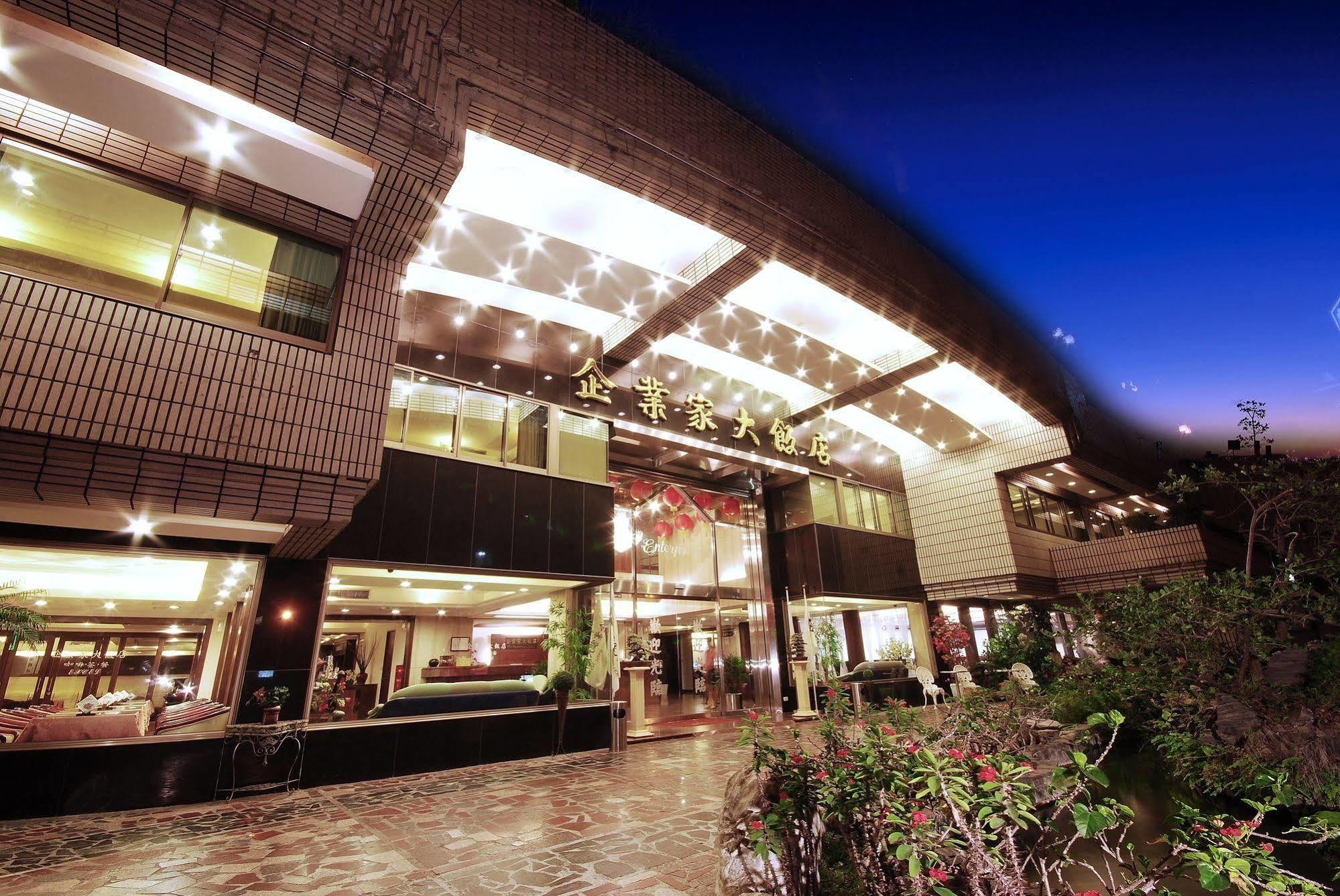 The Enterpriser Hotel Đài Trung Ngoại thất bức ảnh