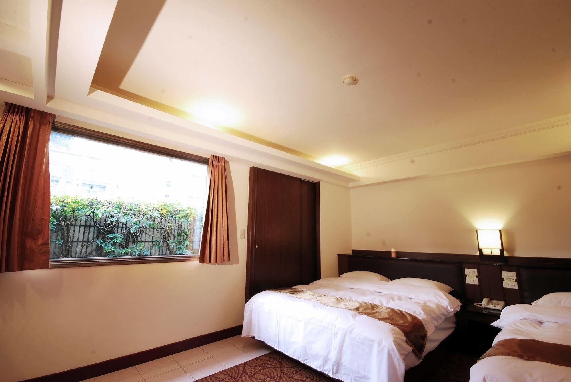 The Enterpriser Hotel Đài Trung Ngoại thất bức ảnh