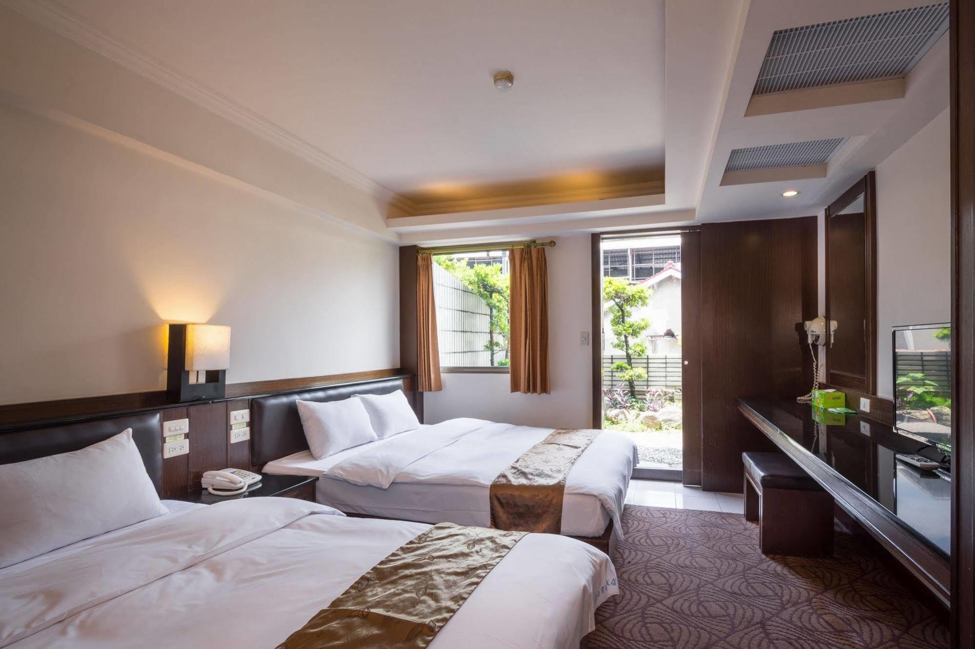The Enterpriser Hotel Đài Trung Ngoại thất bức ảnh