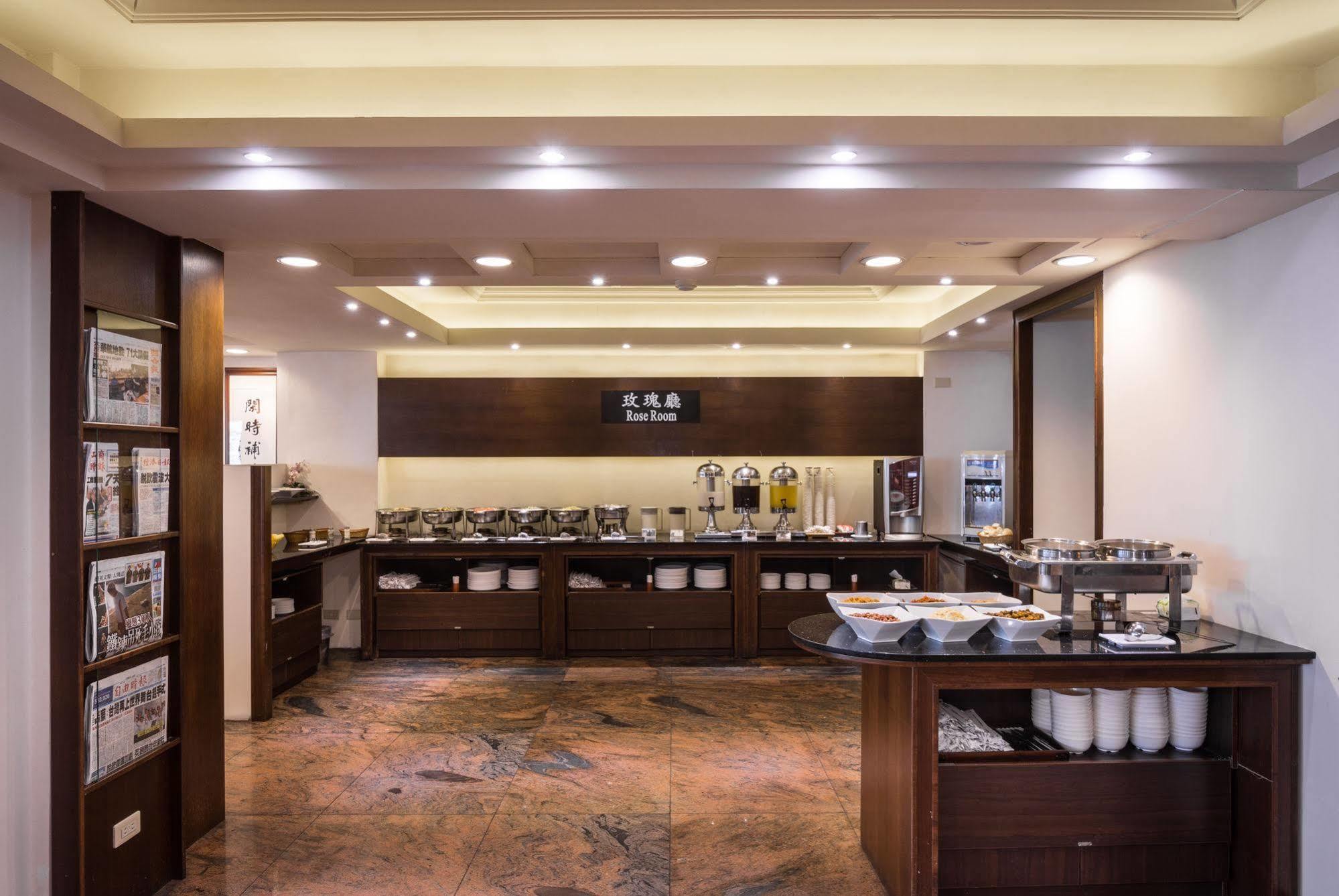 The Enterpriser Hotel Đài Trung Ngoại thất bức ảnh