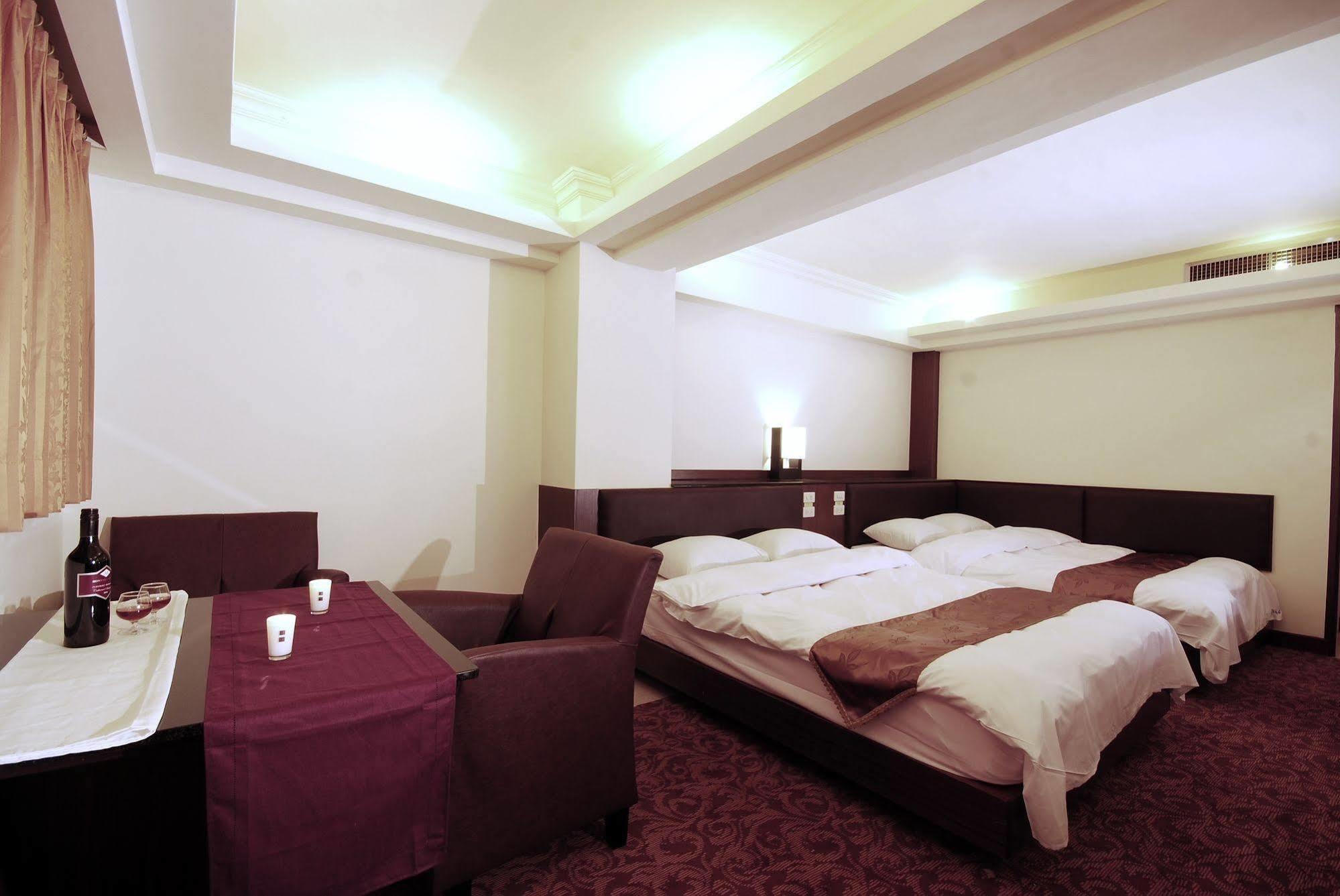 The Enterpriser Hotel Đài Trung Ngoại thất bức ảnh