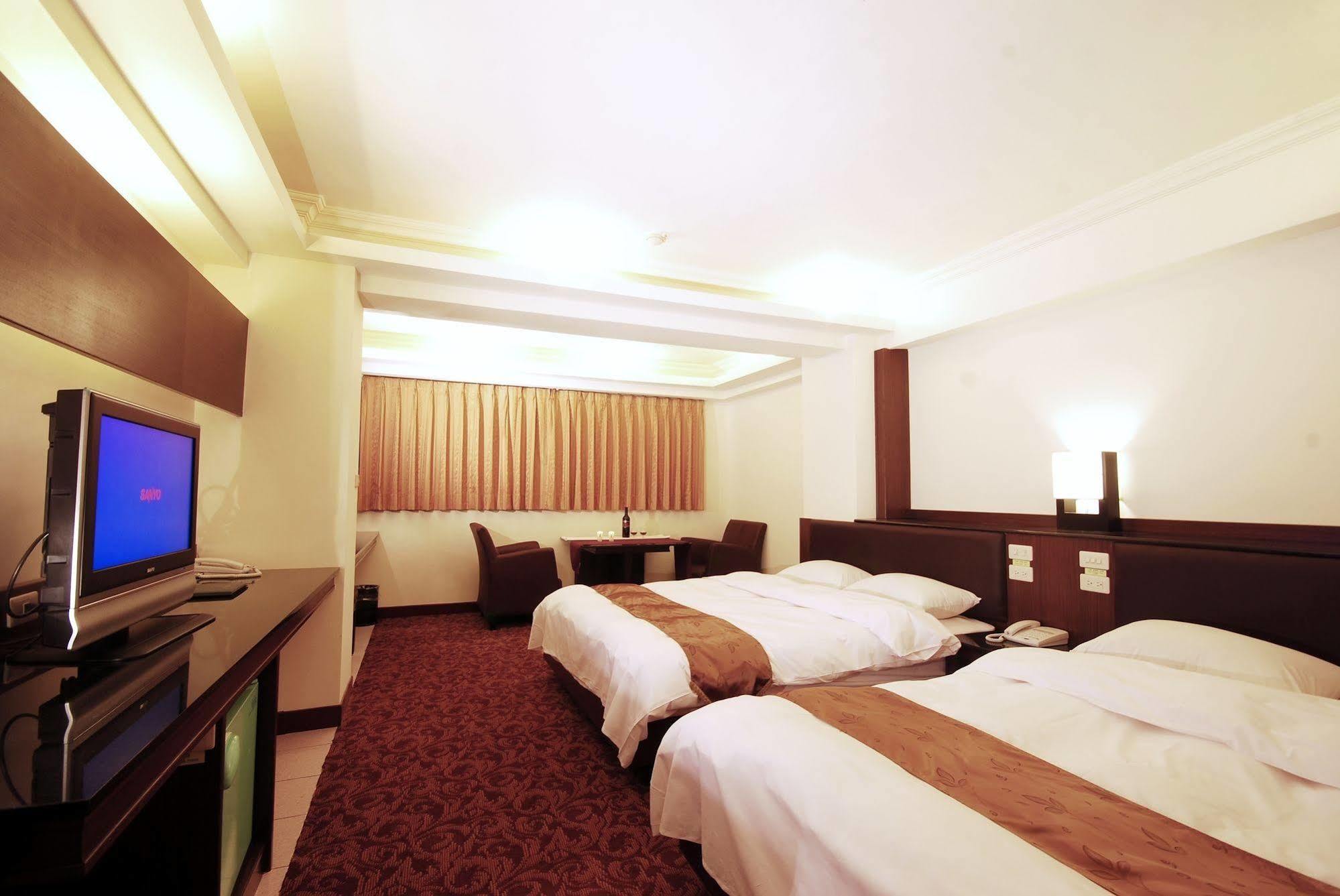 The Enterpriser Hotel Đài Trung Ngoại thất bức ảnh