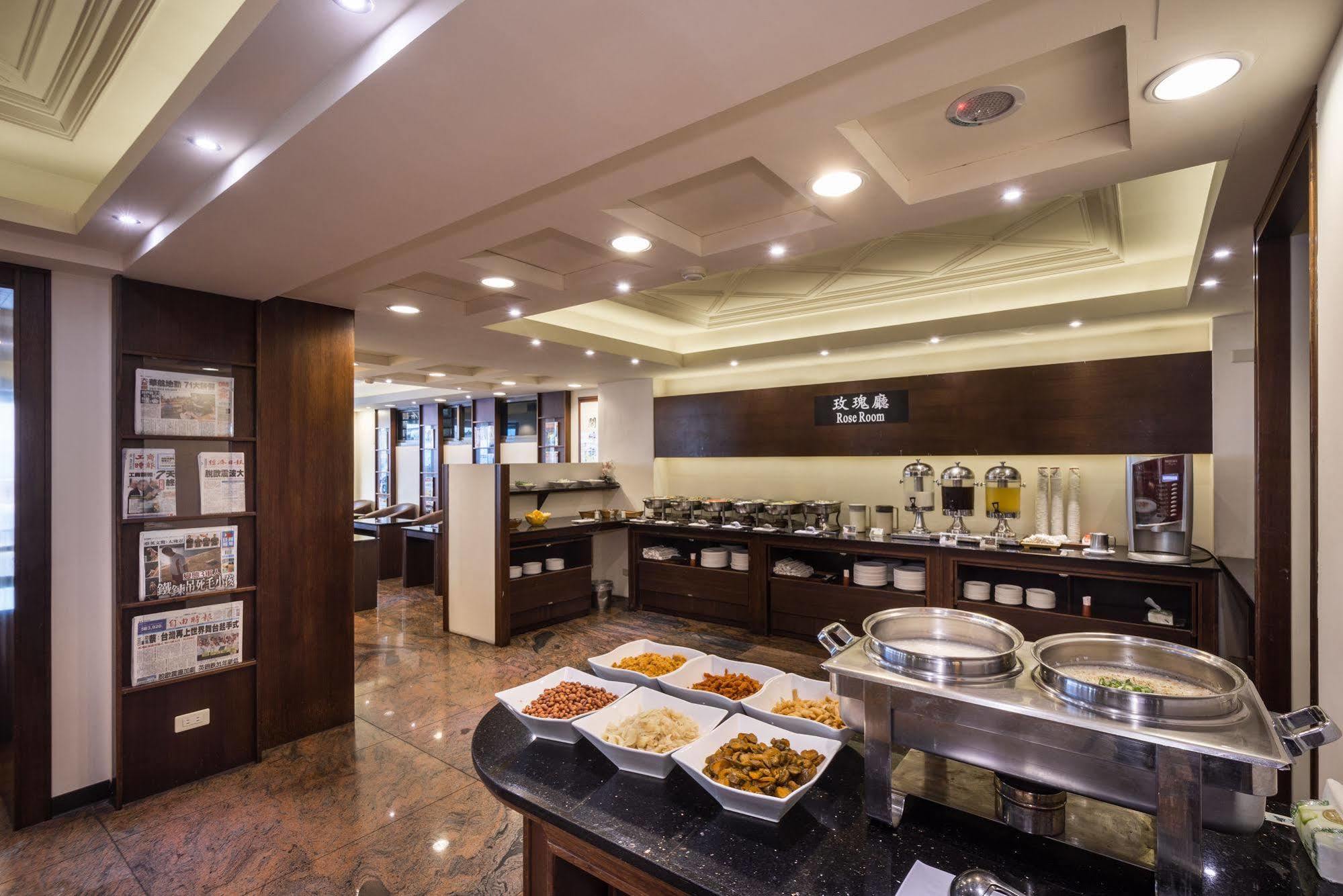 The Enterpriser Hotel Đài Trung Ngoại thất bức ảnh