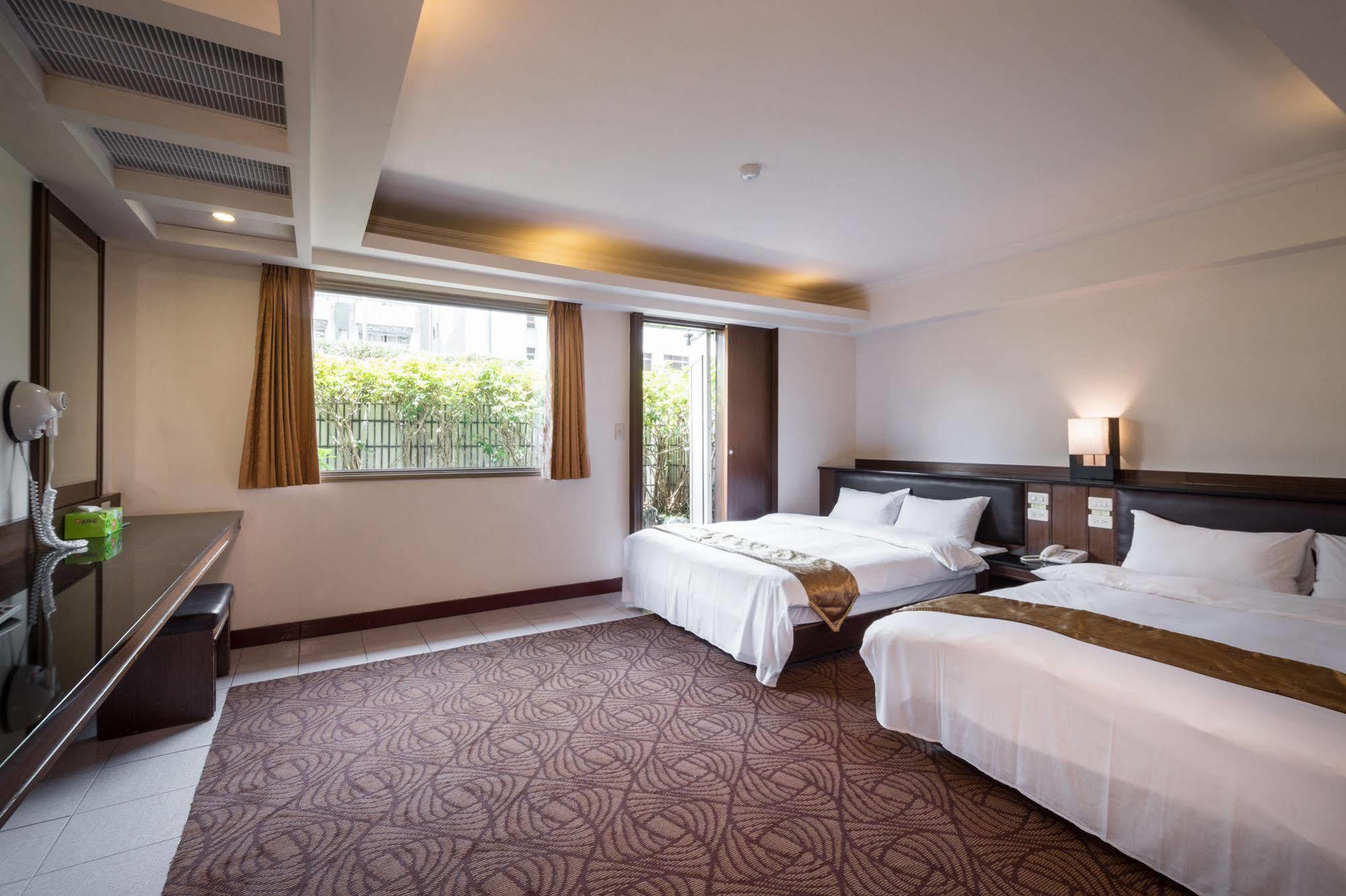 The Enterpriser Hotel Đài Trung Ngoại thất bức ảnh