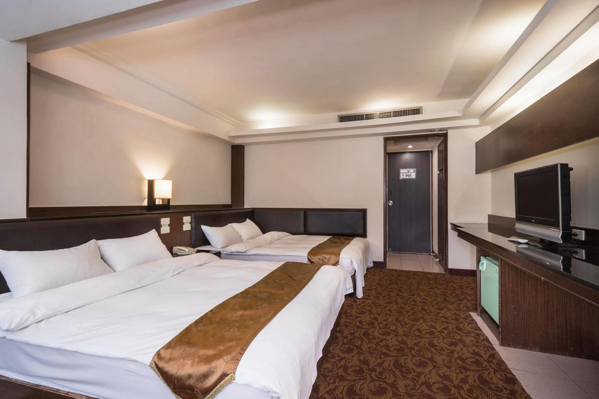 The Enterpriser Hotel Đài Trung Ngoại thất bức ảnh