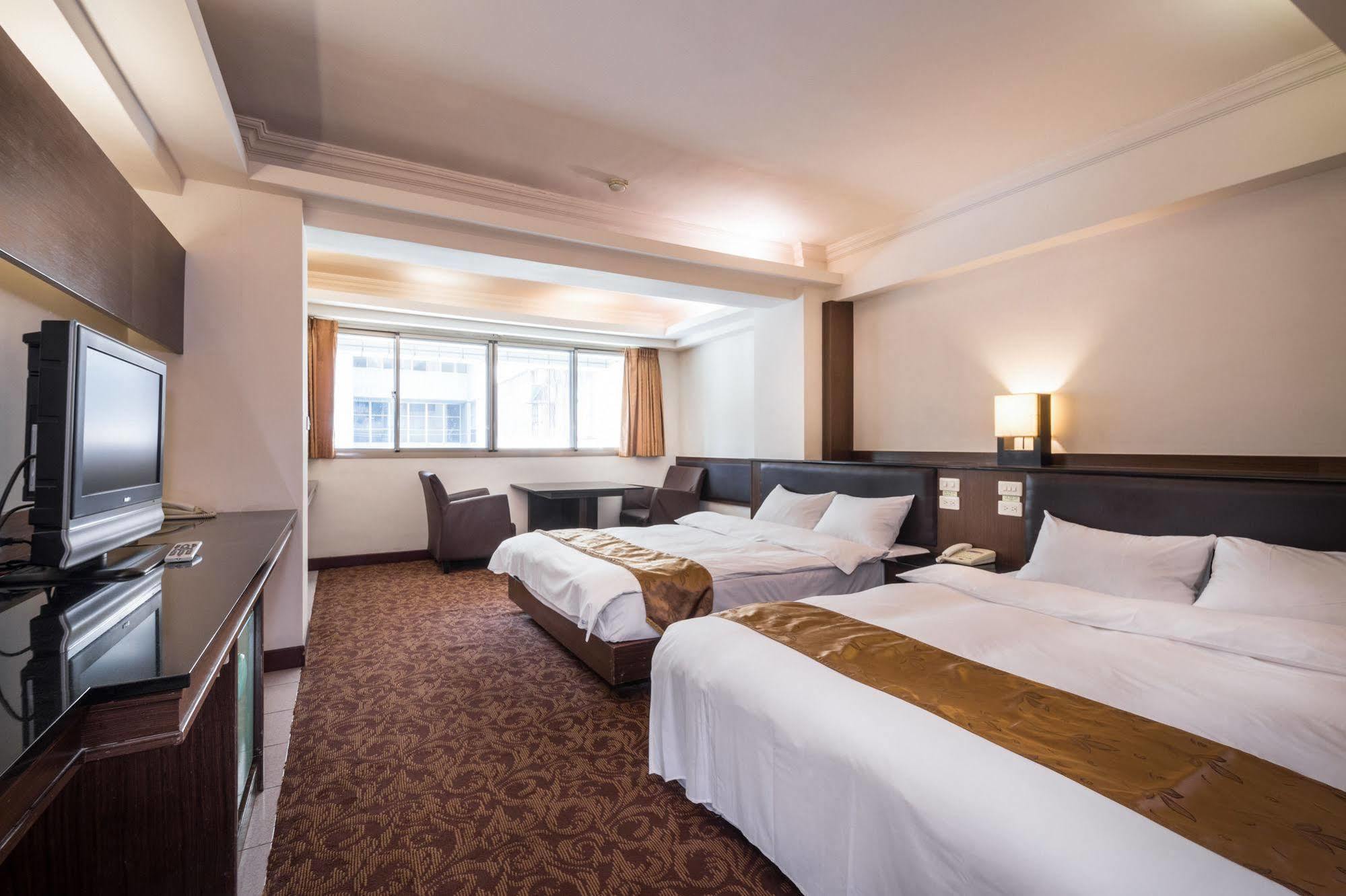 The Enterpriser Hotel Đài Trung Ngoại thất bức ảnh