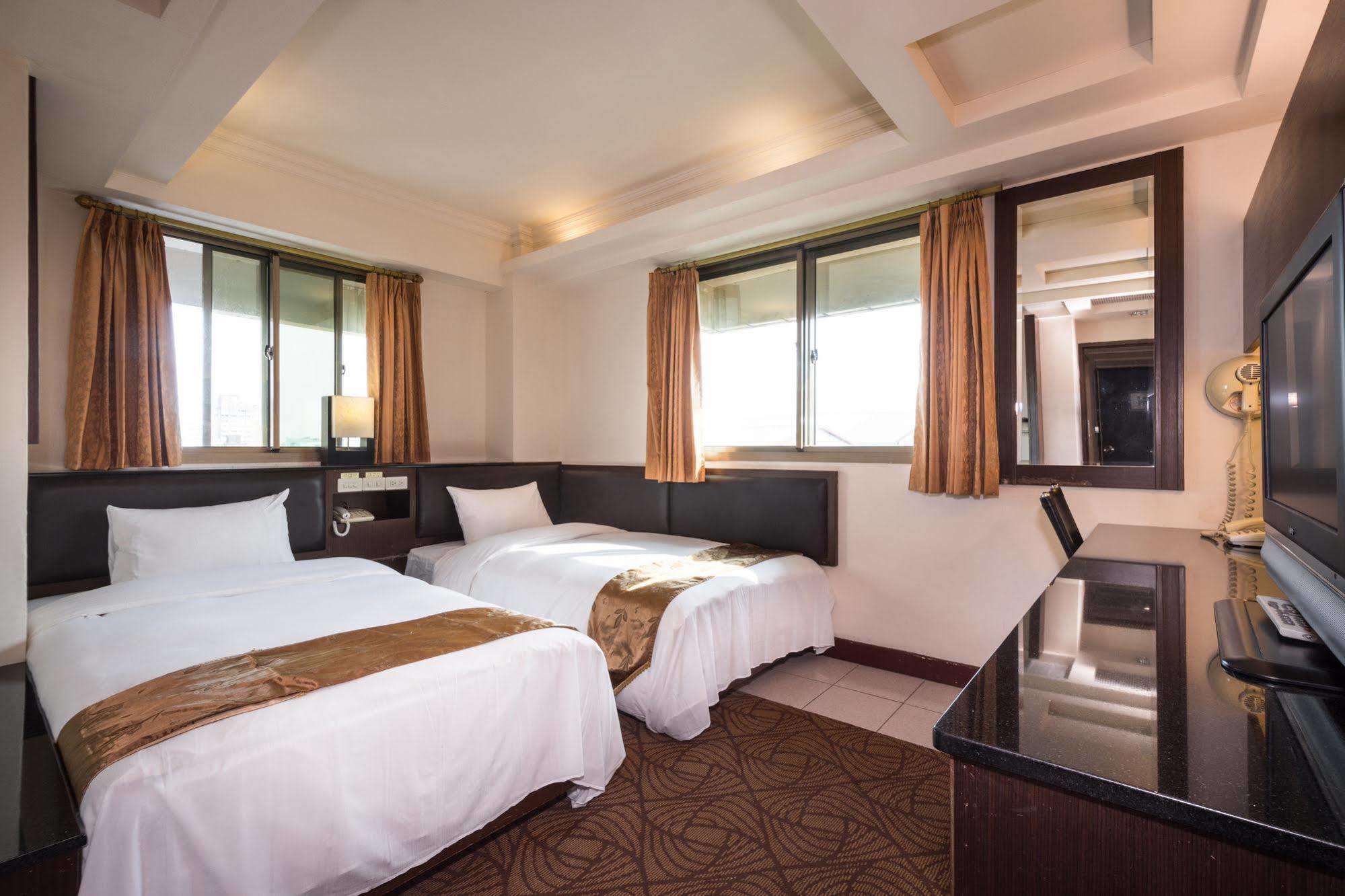 The Enterpriser Hotel Đài Trung Ngoại thất bức ảnh